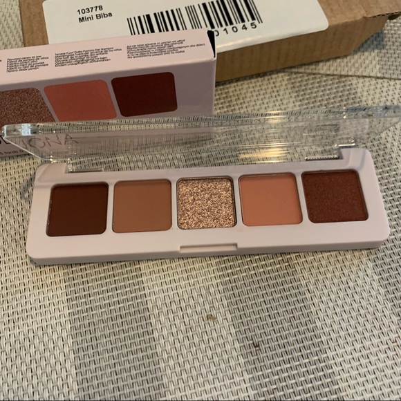 Host Pick 🎉🎉 Mini BIBA palette Natasha Denona - Picture 4 of 6